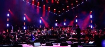 شاهد .. بالتعاون مع أوركسترا قطر الفيلهارمونية ..عمر الرحباني يشعل أجواء الدوحة تحت عنوان "لبنانيات"