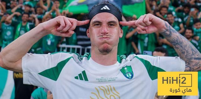 الأهلي يفقد إيبانيز أمام الرياض