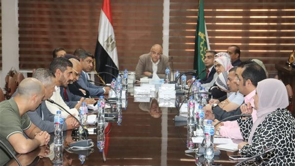 محافظ القليوبية يبحث الاستفادة من كورنيش النيل ببنها