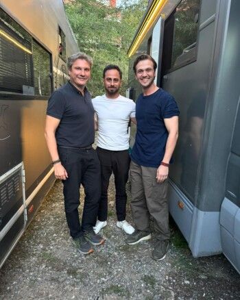 شاهد .. سعيد سرحان يلتقي بـ أراس بولوت إينملي ومخرج "العبقري"..تعاون لم يُبصر النور بعد-بالصورة