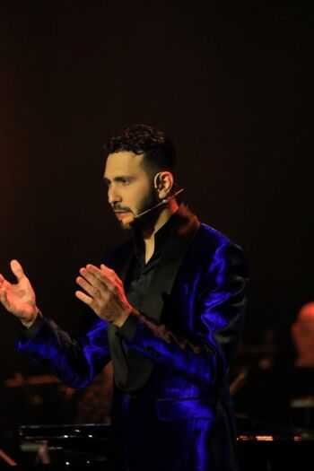 شاهد .. بالتعاون مع أوركسترا قطر الفيلهارمونية ..عمر الرحباني يشعل أجواء الدوحة تحت عنوان "لبنانيات"