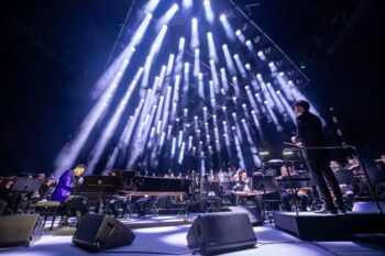 شاهد .. بالتعاون مع أوركسترا قطر الفيلهارمونية ..عمر الرحباني يشعل أجواء الدوحة تحت عنوان "لبنانيات"