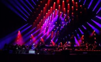 شاهد .. بالتعاون مع أوركسترا قطر الفيلهارمونية ..عمر الرحباني يشعل أجواء الدوحة تحت عنوان "لبنانيات"