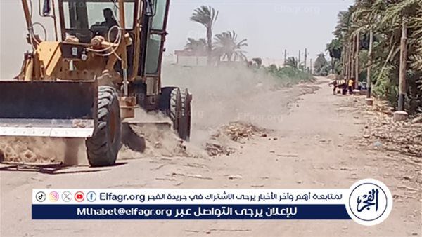 حملة مكبرة لتمهيد وتسوية الطرق غير المرصوفة بقرية أمشول بمركز ديروط فى أسيوط
