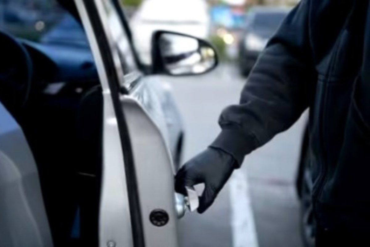 منتج منزلي يحمي سيارتك من اللصوص.. الحل بين يديك!