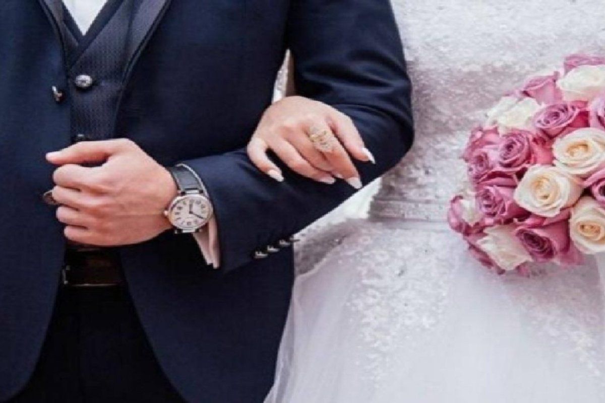 مصر.. جدل واسع إثر أنباء طلاق مطرب مشهور زوجته بعد 24 ساعة من زفافهما