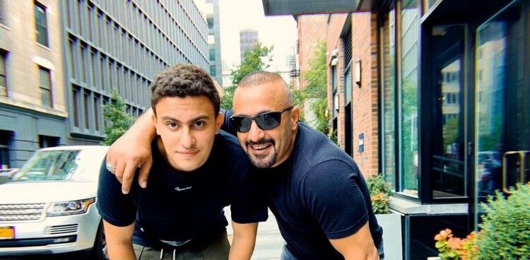 شاهد .. أول تعليق من إبن أحمد السقا على خبر طلاق والديه