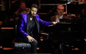 شاهد .. بالتعاون مع أوركسترا قطر الفيلهارمونية ..عمر الرحباني يشعل أجواء الدوحة تحت عنوان "لبنانيات"