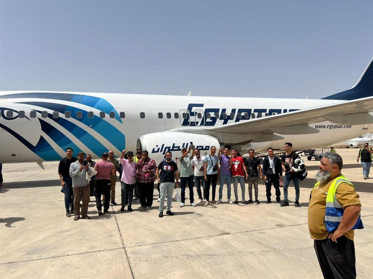 مصر تعيد ۷۱ مواطنا مصريًا من ليبيا