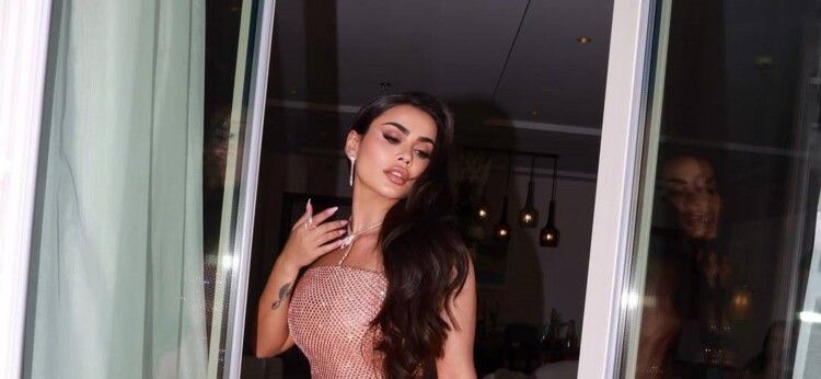 شاهد .. زوج يومي يقدم لها هدية خيالية وبسعر مرتفع