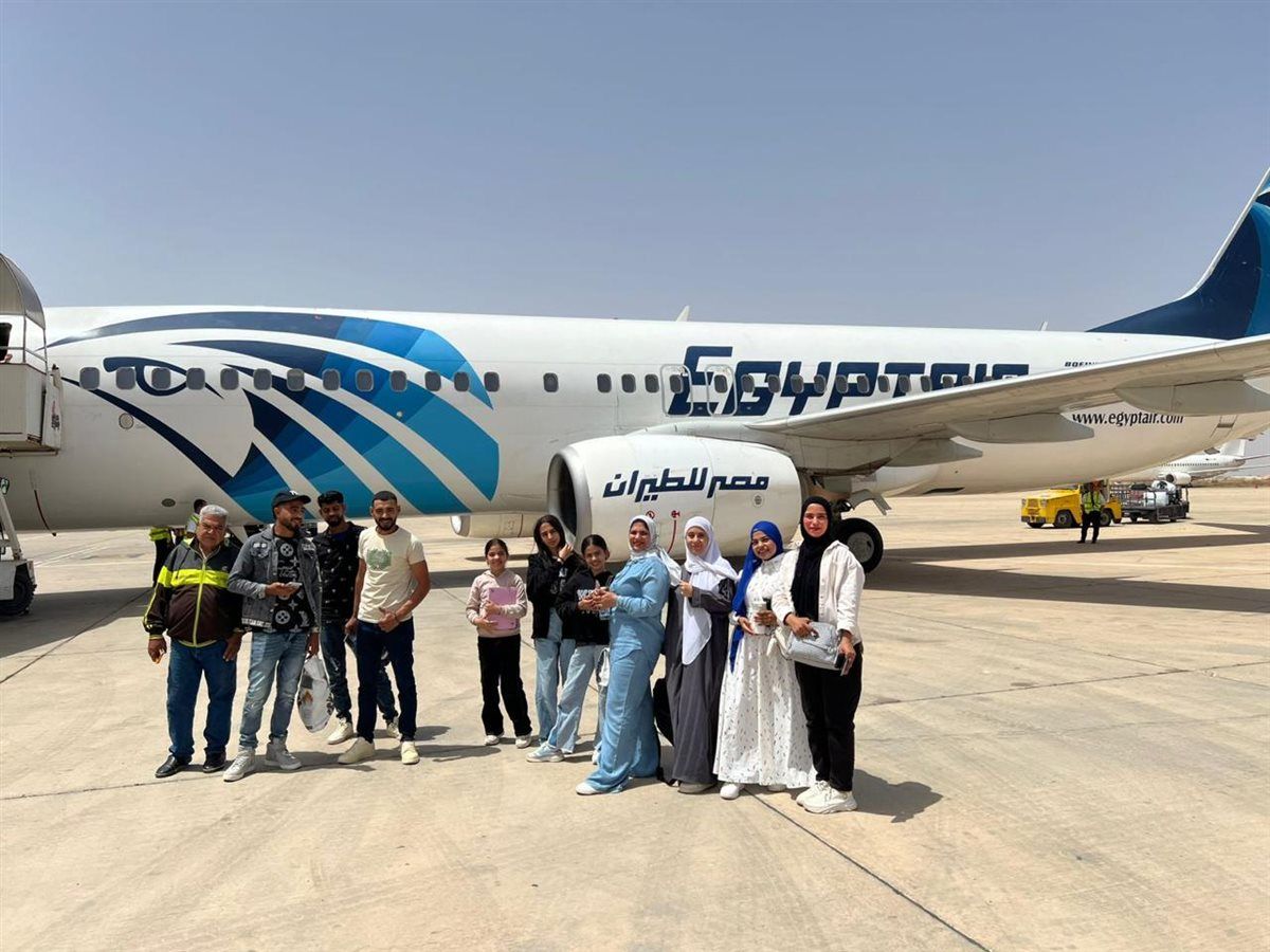 مصر تعيد ۷۱ مواطنا مصريًا من ليبيا