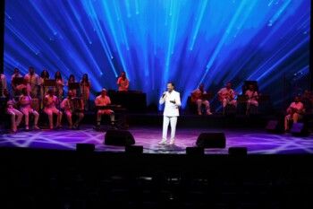 شاهد .. راغب علامة يتألّق في دار الأوبرا السلطانية ويُكرَّم على مسيرته الفنية