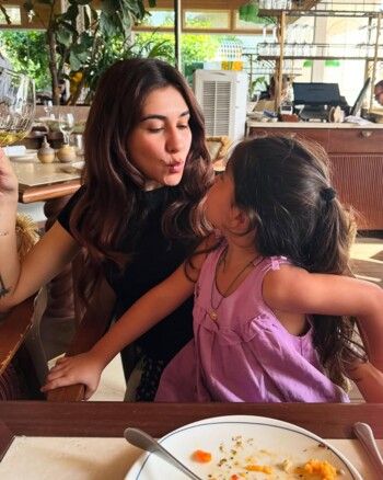 شاهد .. ملكة جمال لبنان السابقة برشاقة واضحة.. وهكذا أطلت بملابس السباحة