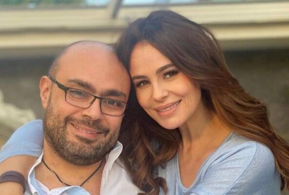 شاهد .. إبنة زوج كارول سماحة تعلّق على عودتها إلى المسرح بعد وفاة والدها