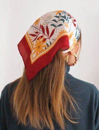 شاهد .. وشاح الشعر.. الأكسسوار الذي لا يغيب عن موضة الصيف