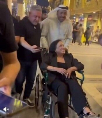 شاهد .. حياة الفهد تثير قلق محبيها بظهورها على كرسي متحرك