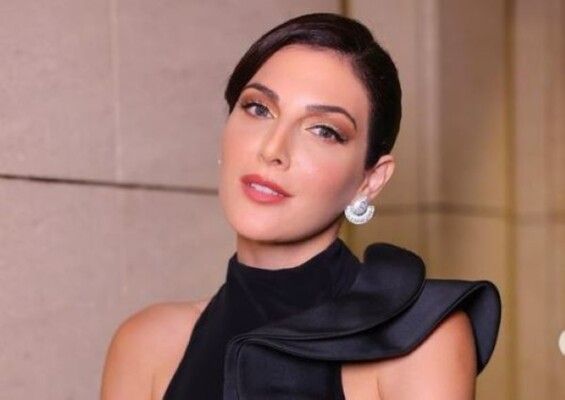 شاهد .. رزان جمال تتالق مثل الاميرات في فستان جميل من توقيع Dior