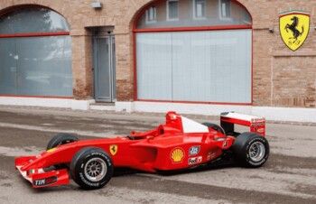 شاهد .. بيع سيارة مايكل شوماخر بالمزاد العلني بثمن خيالي