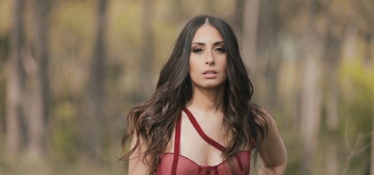 شاهد .. هبة طوجي تطلق ألبوم "Live à L’Olympia" بعد عام على حفل باريس الإستثنائي