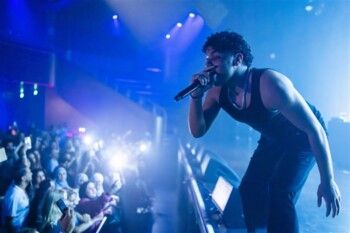 شاهد .. زياد ظاظا يتألق في أولى حفلاته في هولندا