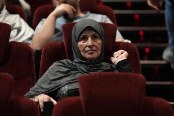 شاهد .. إقامة العرض الإفتتاحي لفيلم " في أحضان الشجرة " بحضور معين شريف