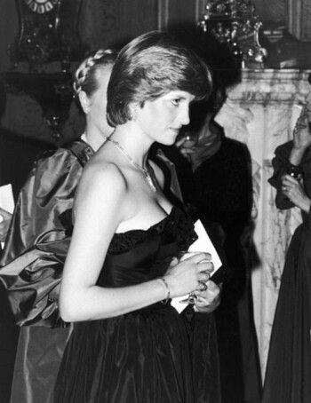 شاهد .. ما لم يعلن عن الفستان الأول .. إطلالة للأميرة ديانا سبقت فستان الإنتقام