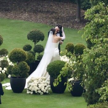 شاهد .. هايلي ستينفيلد وجوش ألين يدخلان القفص الذهبي بعيداً عن الإعلام