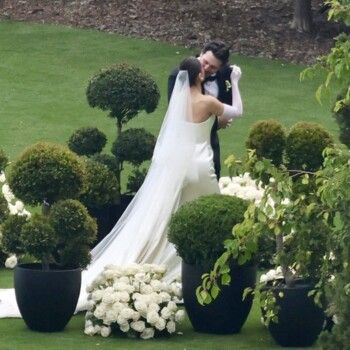 شاهد .. هايلي ستينفيلد وجوش ألين يدخلان القفص الذهبي بعيداً عن الإعلام