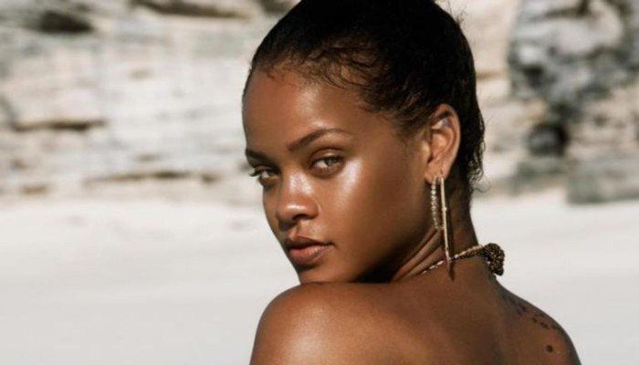 رحيل والد ريهانا وسط صمتها.. علاقة مضطربة وذكريات لا تُنسى