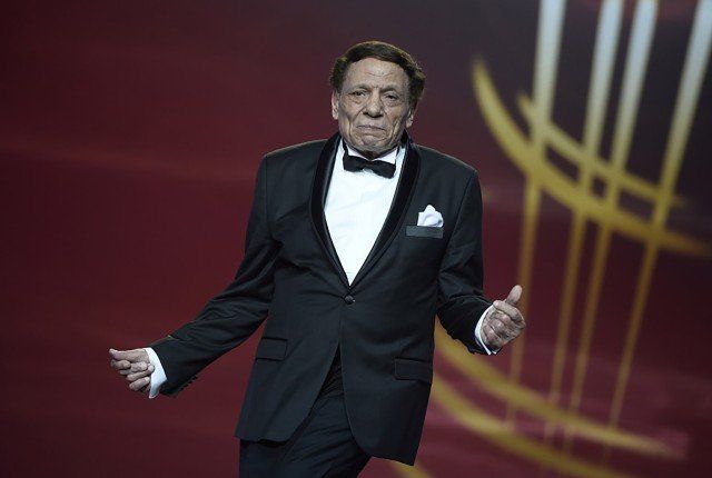 أشرف زكي يكشف تطورات الحالة الصحية للزعيم عادل إمام ويطالب بالكف عن الشائعات