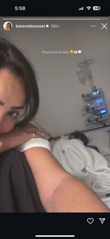 شاهد .. إبن تامر حسني وبسمة بوسيل في المستشفى .. والأخيرة تطلب الدعاء