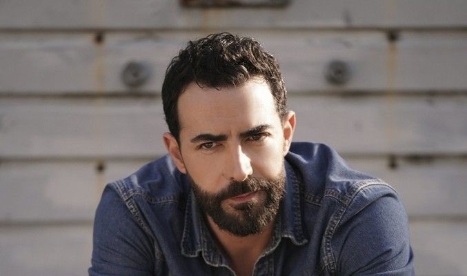 شاهد .. كارلوس عازار يتحدث عن دوره في "خطيئة أخيرة" وهذا ما قاله عن كواليسه