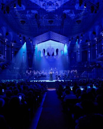 شاهد .. كارول سماحة أول فنانة عربية تتألق على مسرح أمستردام العريق بحفلين كاملي العدد