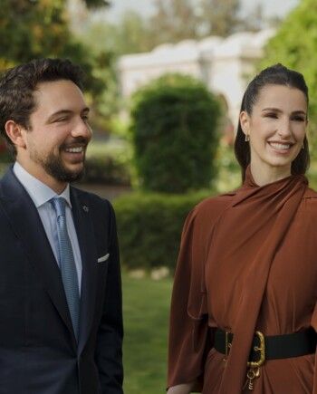 شاهد .. بالذكرى الثانية لزواجهما.. صور لم تنشر من قبل للأمير الحسين والأميرة رجوة