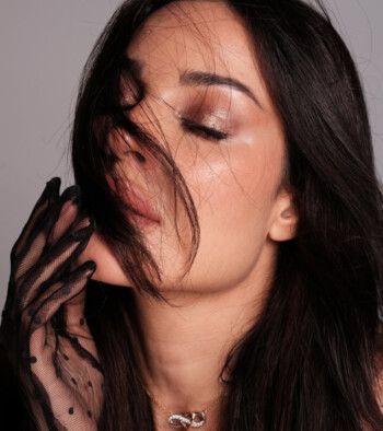 شاهد .. نادين نسيب نجيم تلفت الأنظار بجمالها بدون فلتر