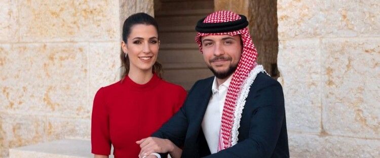 شاهد .. بالذكرى الثانية لزواجهما.. صور لم تنشر من قبل للأمير الحسين والأميرة رجوة