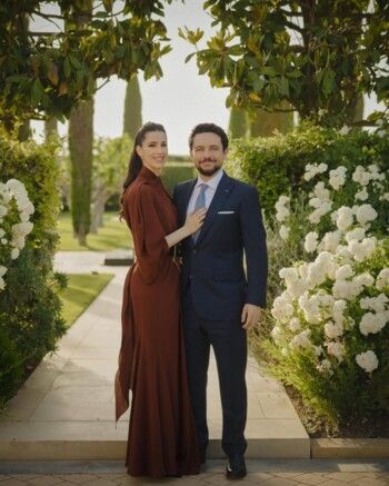 شاهد .. بالذكرى الثانية لزواجهما.. صور لم تنشر من قبل للأمير الحسين والأميرة رجوة