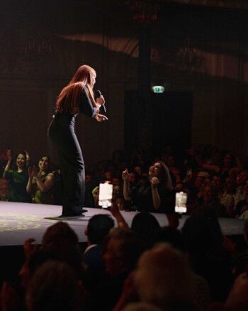 شاهد .. كارول سماحة أول فنانة عربية تتألق على مسرح أمستردام العريق بحفلين كاملي العدد