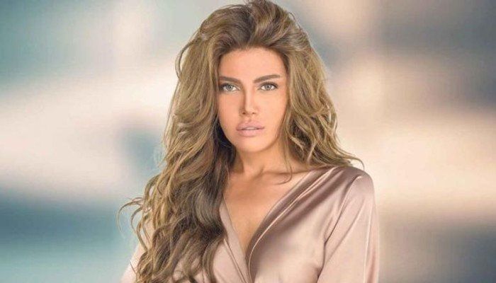 ريهام حجاج تظهر بالحجاب خلال أداء مناسك الحج.. وتُثير الجدل بعد توقفها عن التمثيل