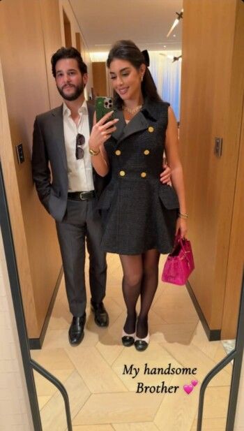 شاهد .. ياسمين صبري تطل إلى جانب شقيقها بلال في ظهور نادر له