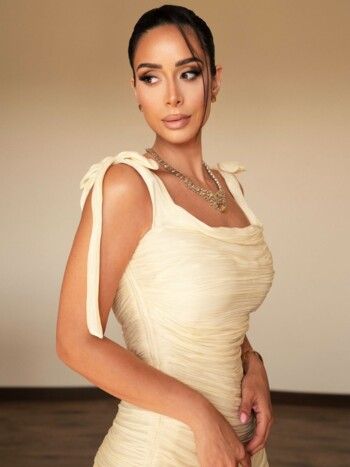 شاهد .. بسنت شوقي تضج أنوثة وجمال ورشاقة بفستانها الخيالي