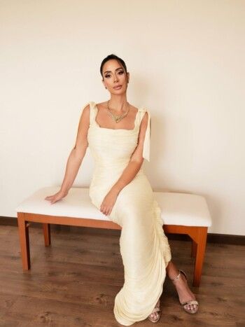 شاهد .. بسنت شوقي تضج أنوثة وجمال ورشاقة بفستانها الخيالي