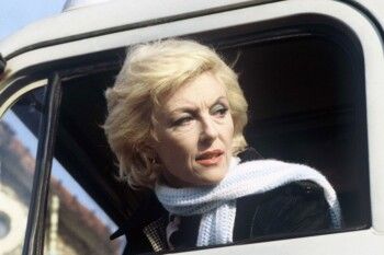 شاهد .. وفاة فنانة فرنسية شهيرة