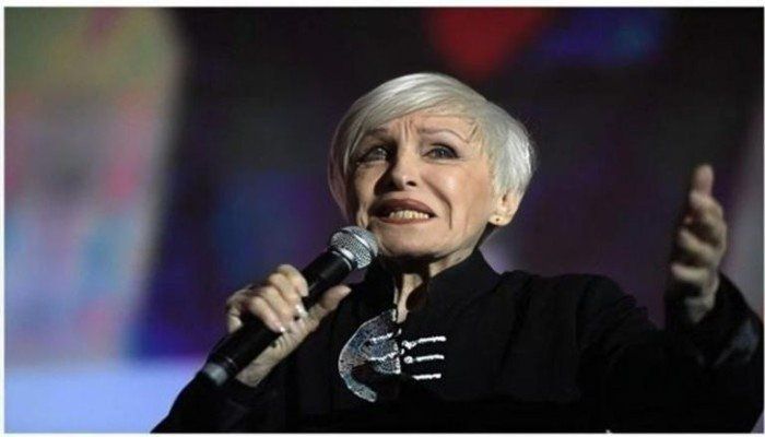 وداعًا نيكول كرواسيل.. أيقونة الأغنية الفرنسية تغيب عن الساحة بعد مسيرة فنية خالدة