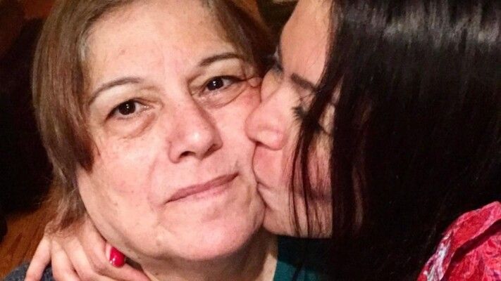 شاهد .. بصورة من شبابها..لقاء الخميسي توجه رسالة حب لوالدتها