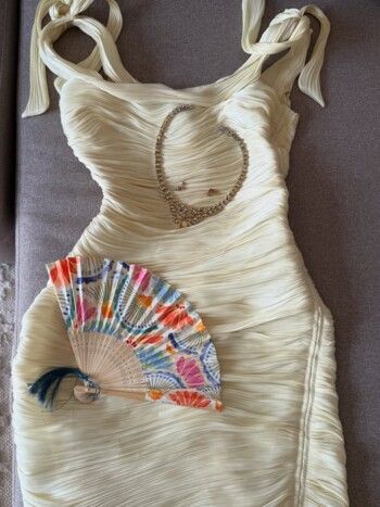 شاهد .. بسنت شوقي تضج أنوثة وجمال ورشاقة بفستانها الخيالي