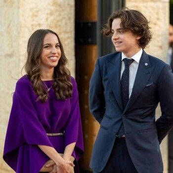 شاهد .. الأميرة سلمى تتألق بـ "قلادة الأردن".. وهذا تصميمها