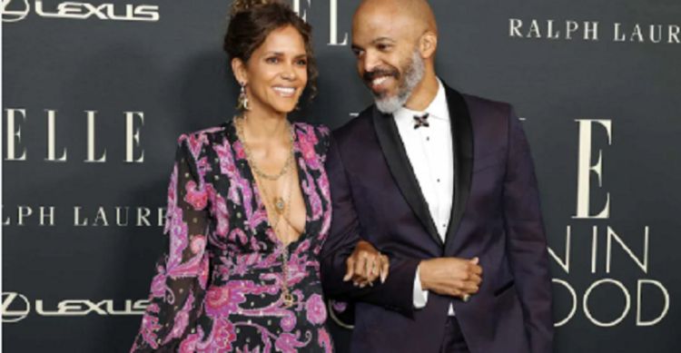 شاهد .. هالي بيري ترد على عرض الزواج من فان هانت .. هذا ما قالته