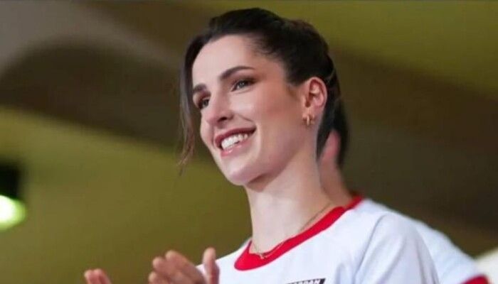 شاهد .. هذه تفاصيل إطلالة الأميرة رجوة المميزة في مباراة الأردن وعُمان