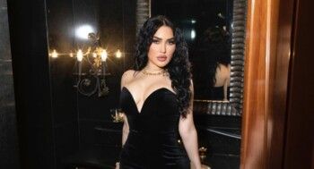 شاهد .. راقصة تقع على خشبة المسرح..عين وحسد؟